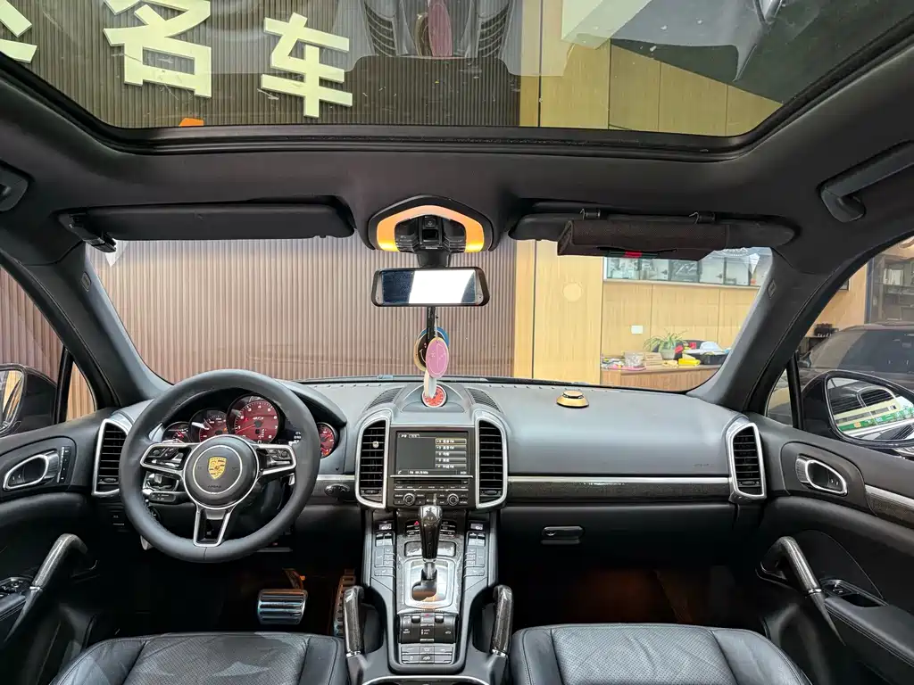 Porsche Cayenne — миниатюра 20