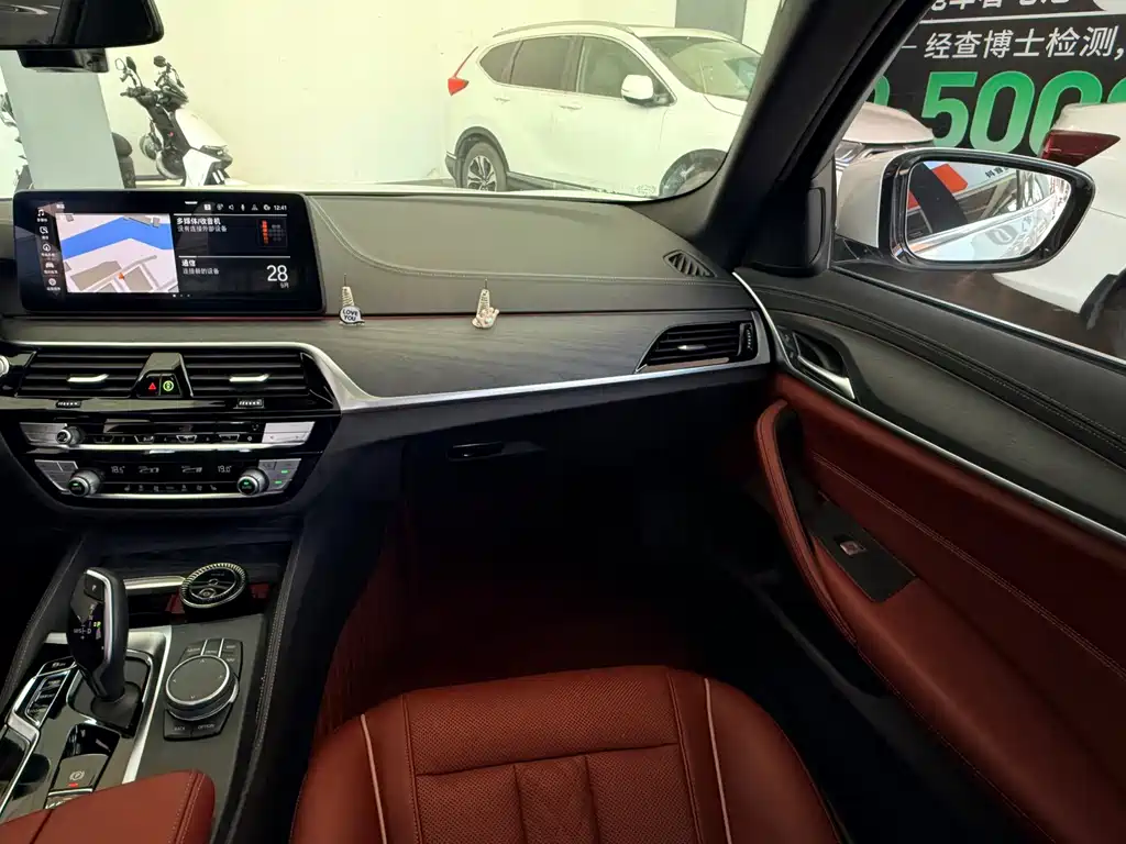 BMW 5 Series — миниатюра 11