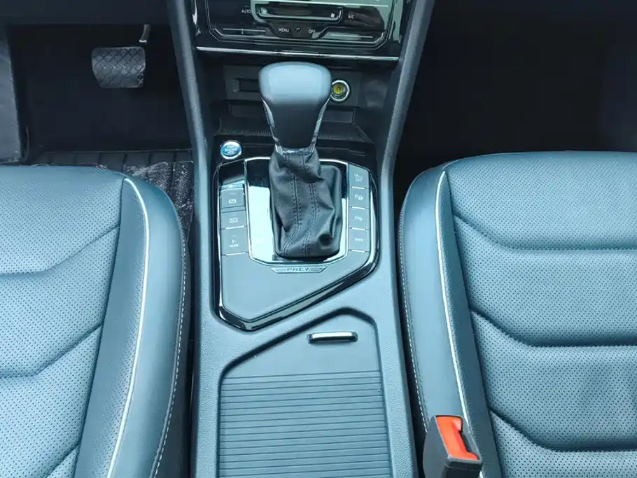 Volkswagen Tiguan L PHEV — миниатюра 16