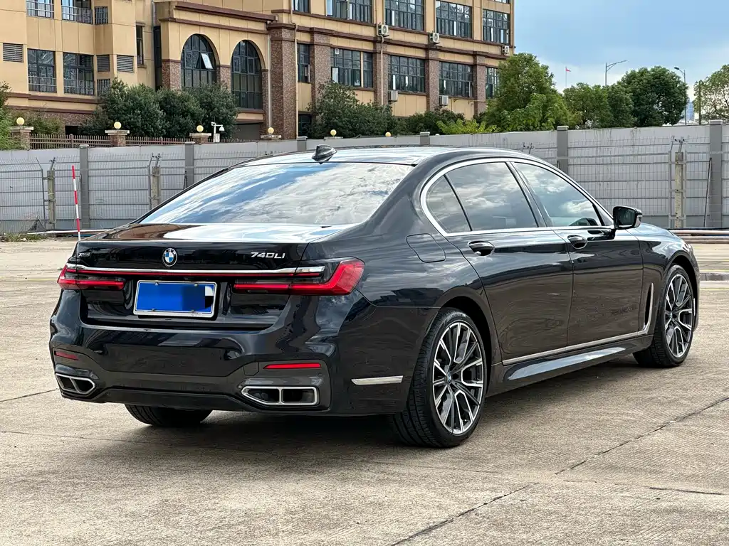 BMW 7 SERIES
