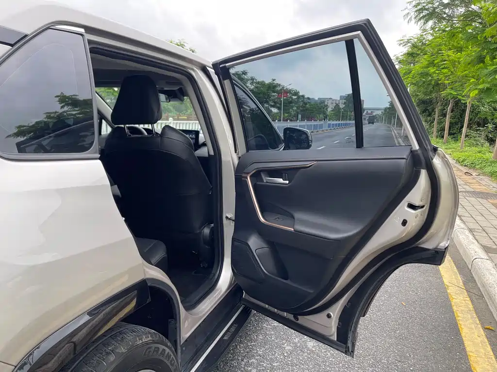 Toyota Wildlander 2.0L CVT 2WD Urban Edition, фото 16