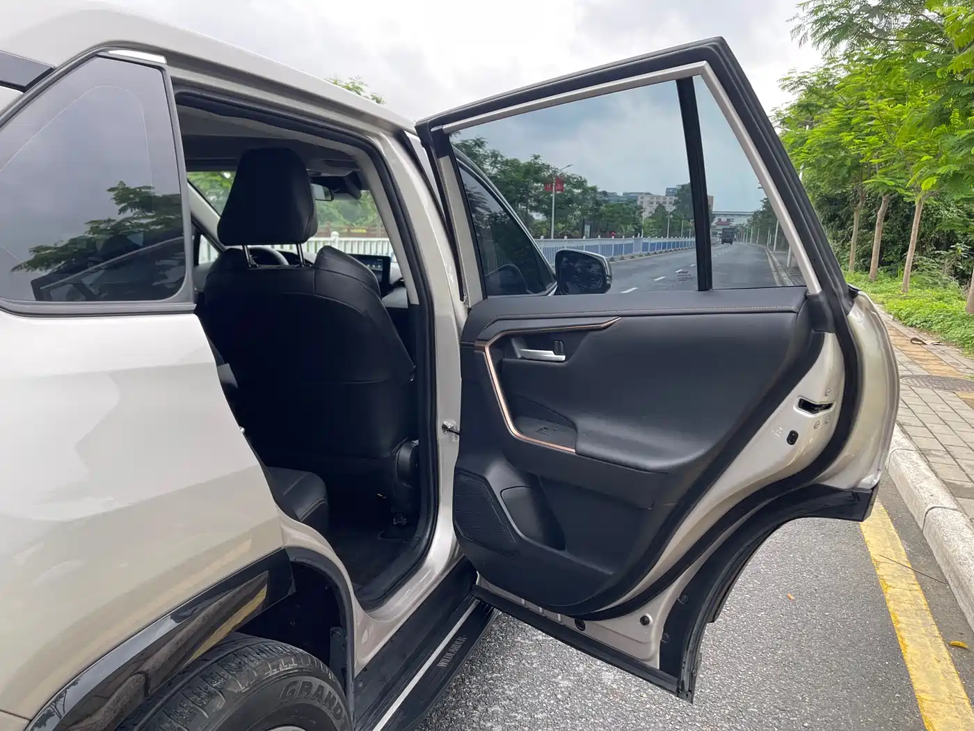 Toyota Wildlander 2025 Silver/gray из Китая