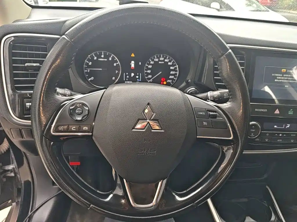 Mitsubishi Outlander — миниатюра 11