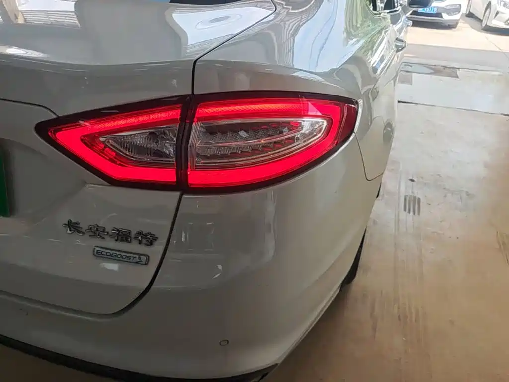 Ford Mondeo — миниатюра 8