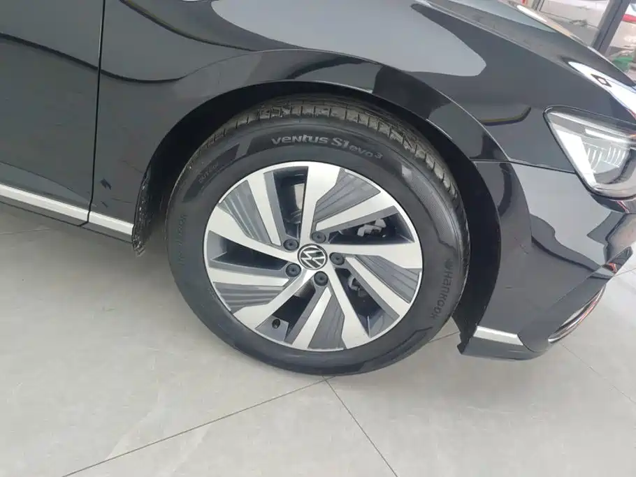 Volkswagen Magotan PHEV — миниатюра 6