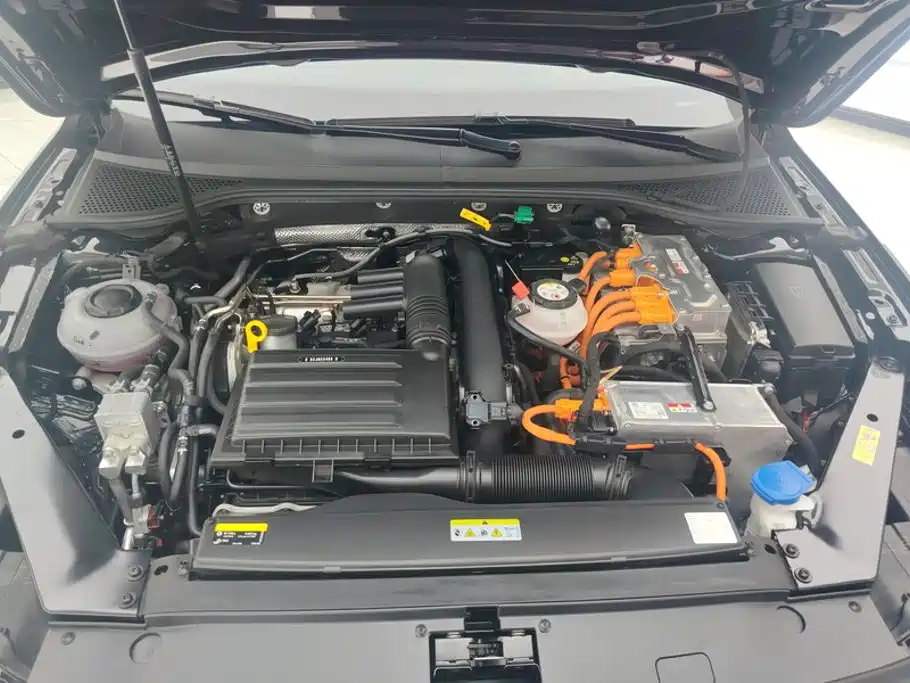 Volkswagen Magotan PHEV — миниатюра 10