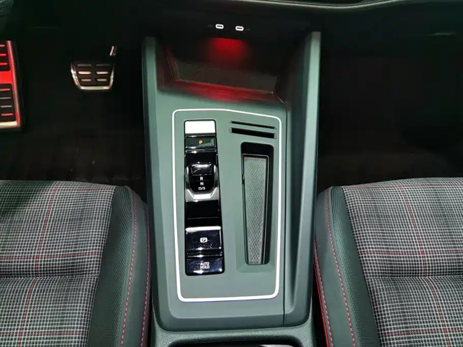 Volkswagen Golf GTI — миниатюра 16