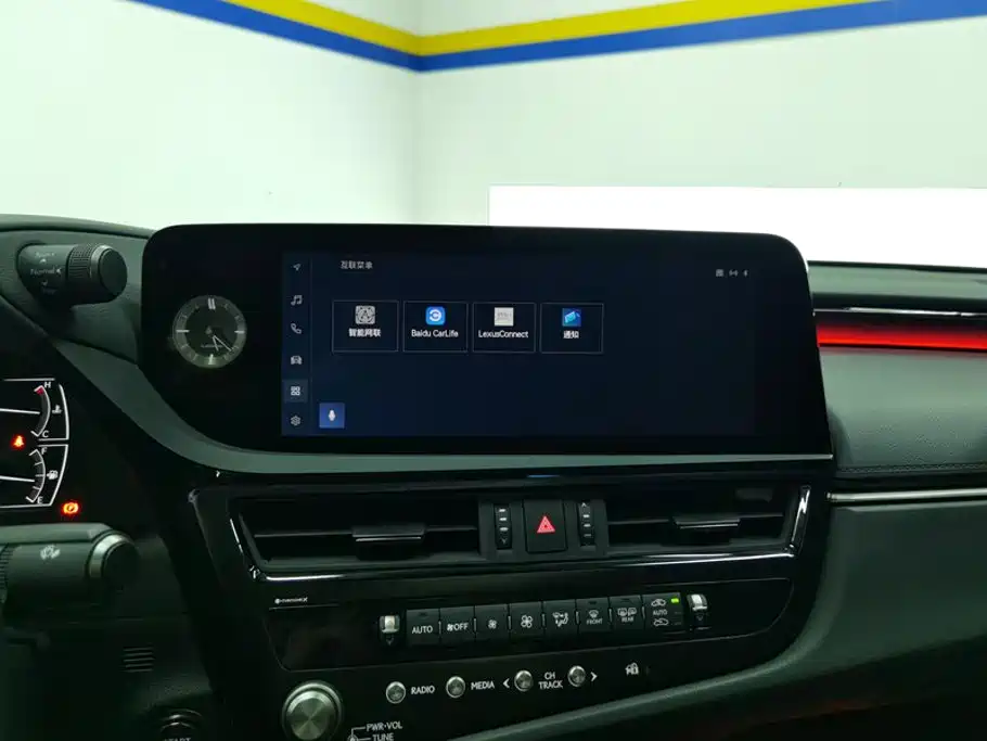 Lexus ES — миниатюра 13