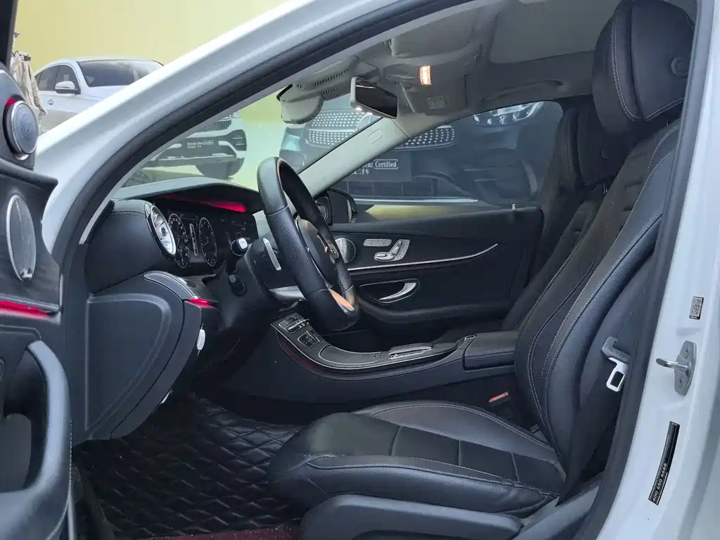 Mercedes-Benz E-Class — миниатюра 12