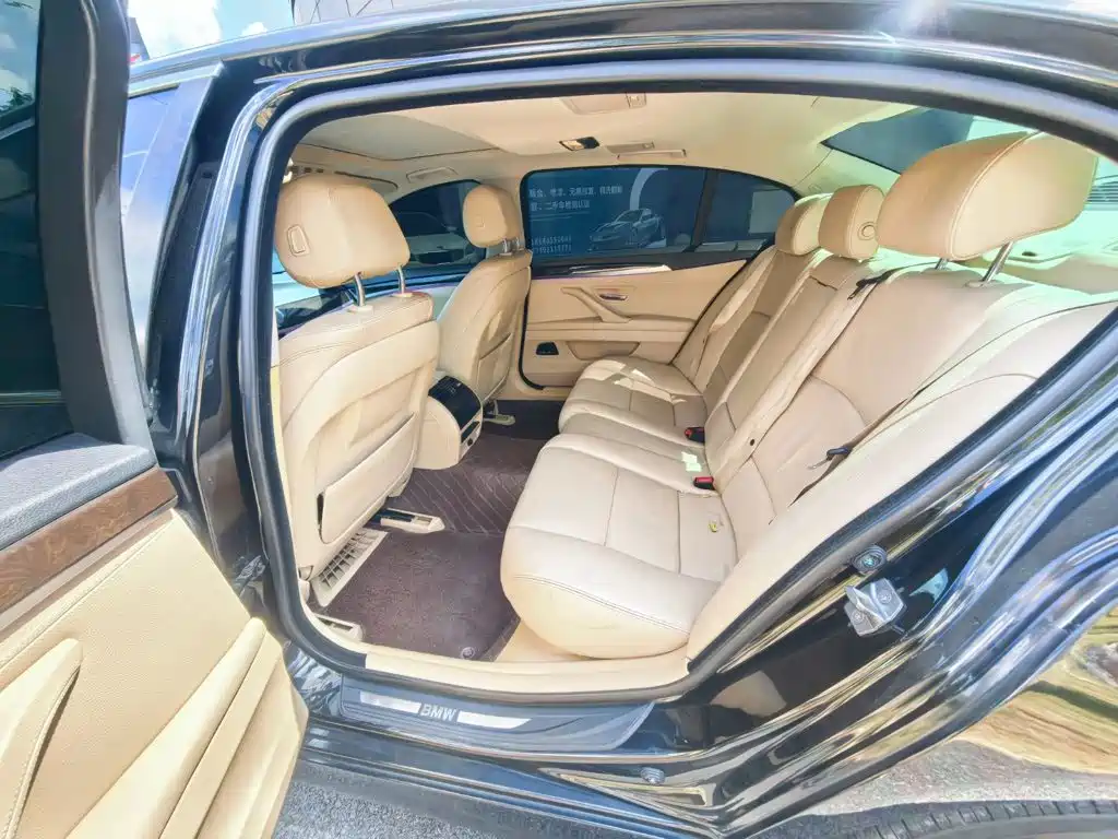 BMW 5 Series — миниатюра 9