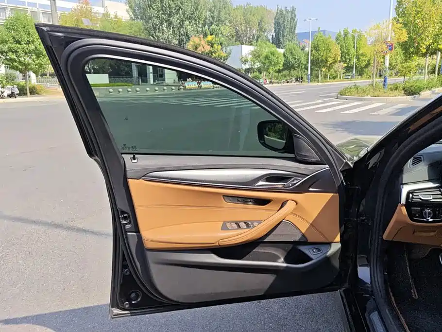 BMW 5 Series (Import) — миниатюра 7