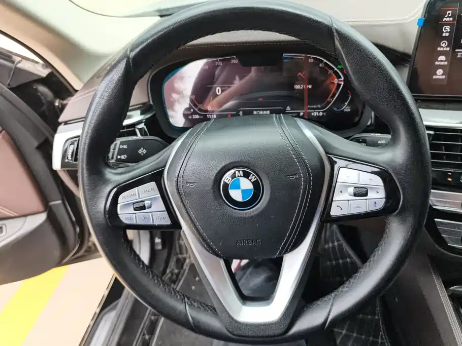 BMW 5 Series — миниатюра 15