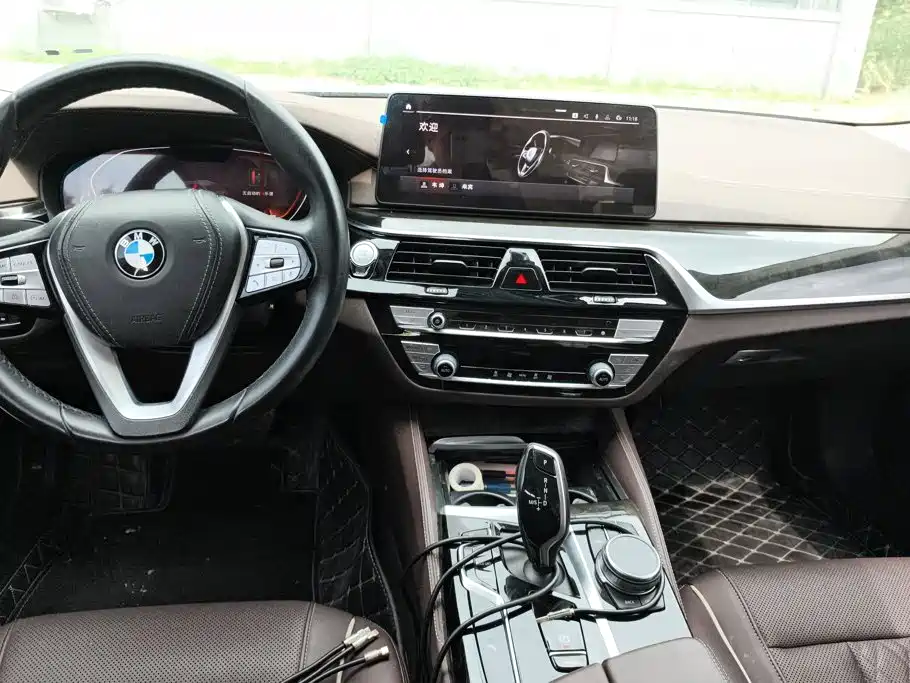 BMW 5 Series — миниатюра 12