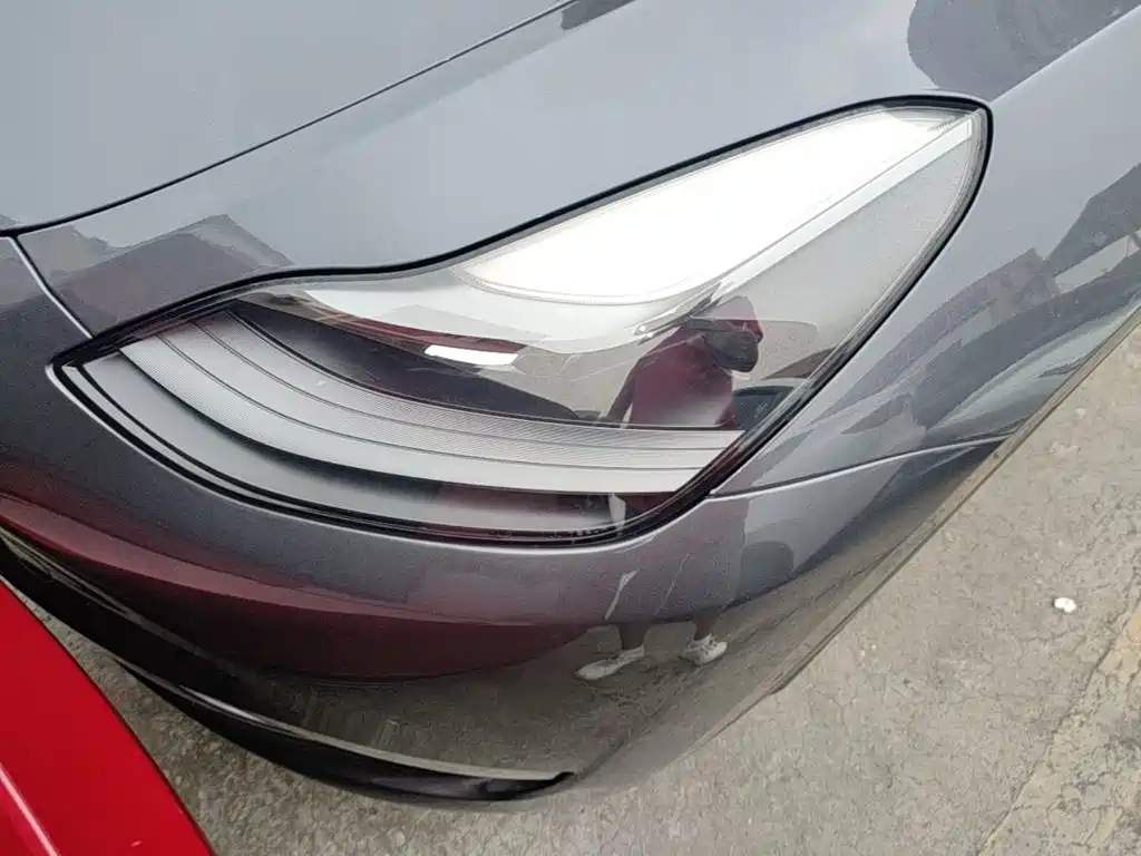 Tesla Model Y — миниатюра 24