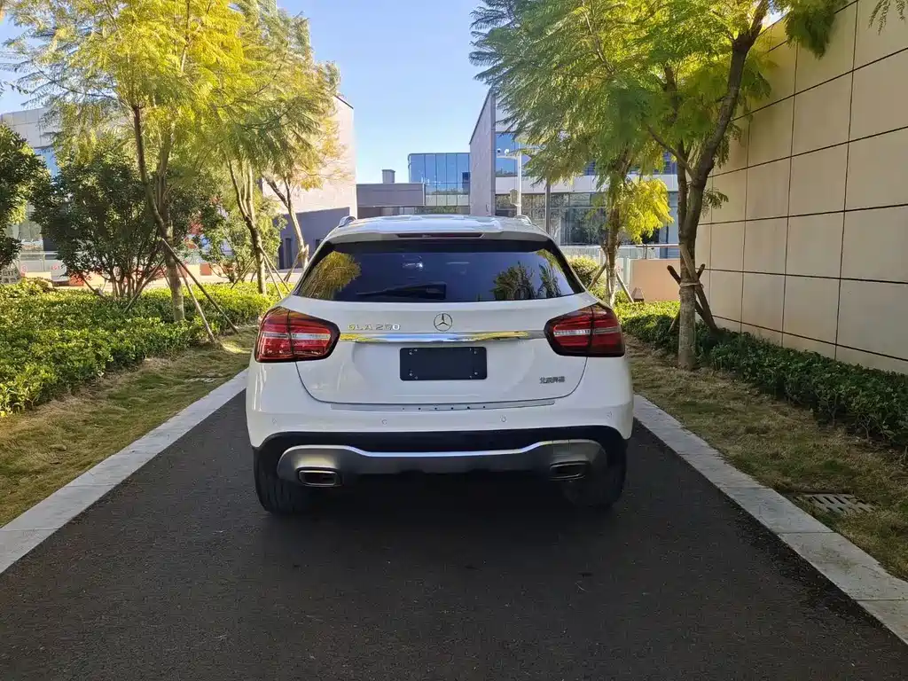 Mercedes-Benz GLA — миниатюра 8