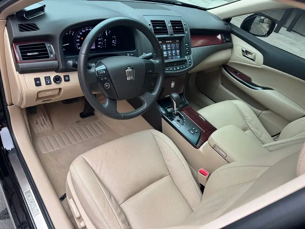 Toyota Crown 2010 2.5L Royal