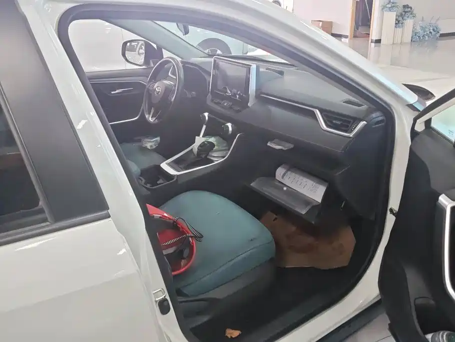 Toyota RAV4 — миниатюра 8