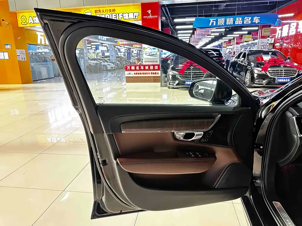 Volvo S90 2023 B5 Luxury