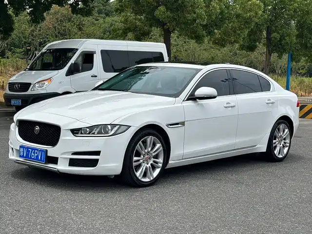 Jaguar XEL 2018 2.0 T 200 PS — фото 1