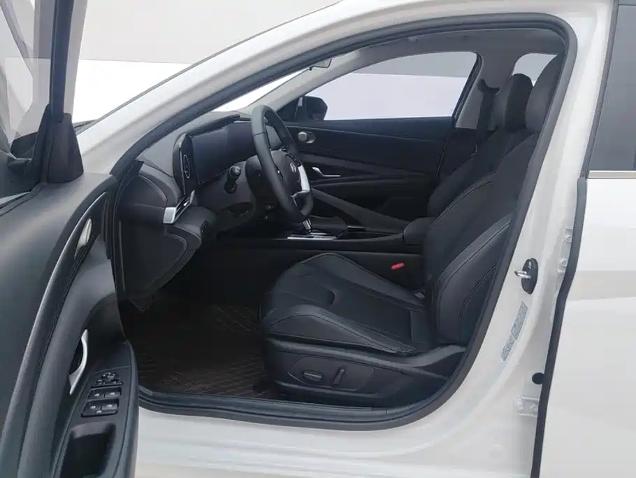 Hyundai Elantra — миниатюра 9