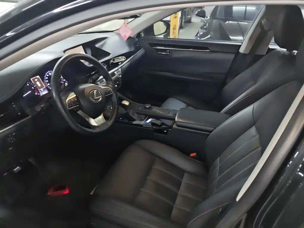 Lexus ES — миниатюра 15
