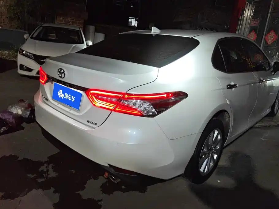 Toyota Camry — миниатюра 3