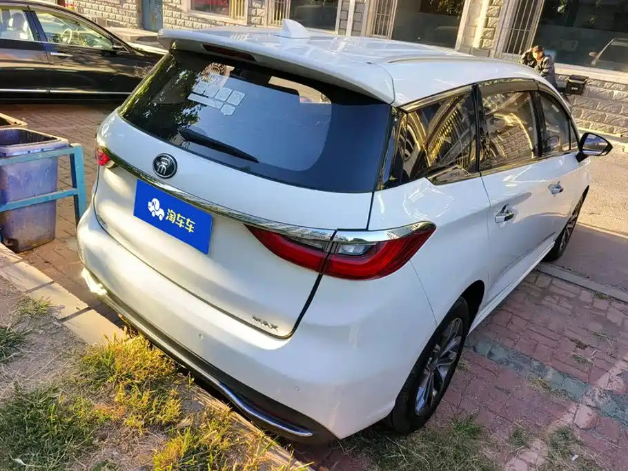 BYD MAX — миниатюра 3