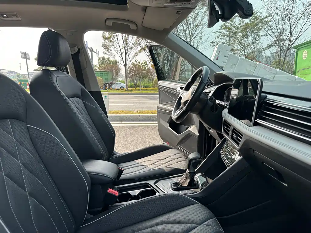 Volkswagen Tiguan L — миниатюра 12