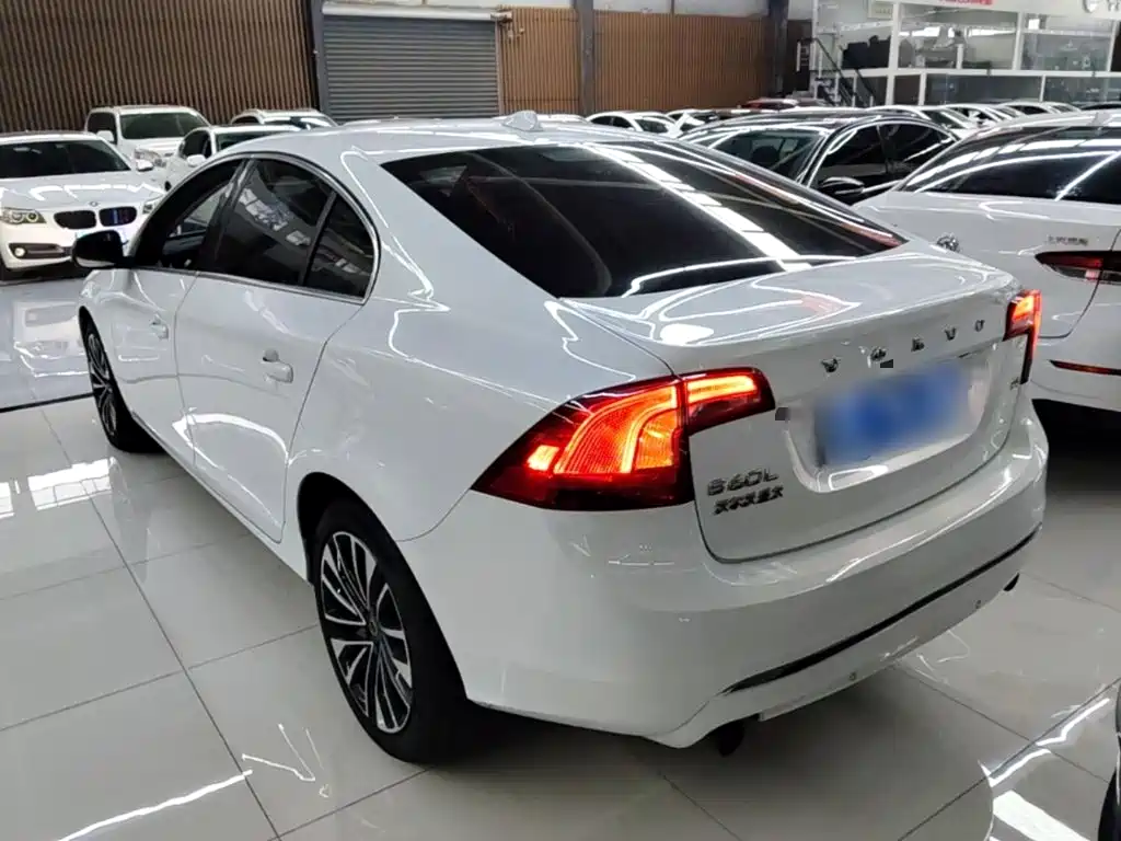 Volvo S60 — миниатюра 5