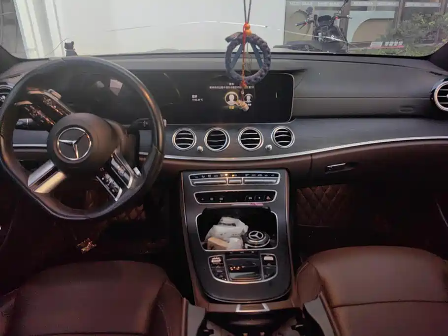 Mercedes-Benz E-Class — миниатюра 12