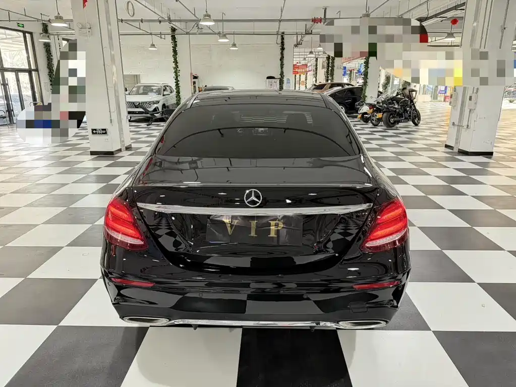 Mercedes-Benz E-Class — миниатюра 8