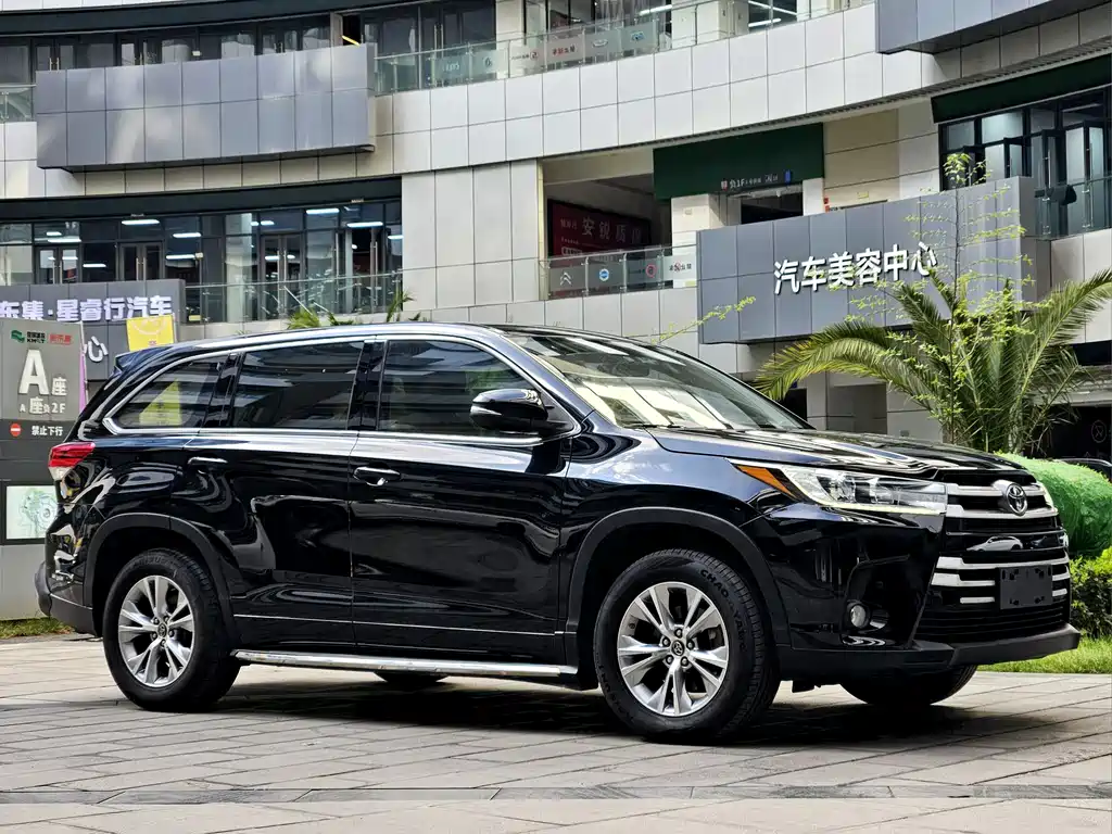 TOYOTA HIGHLANDER