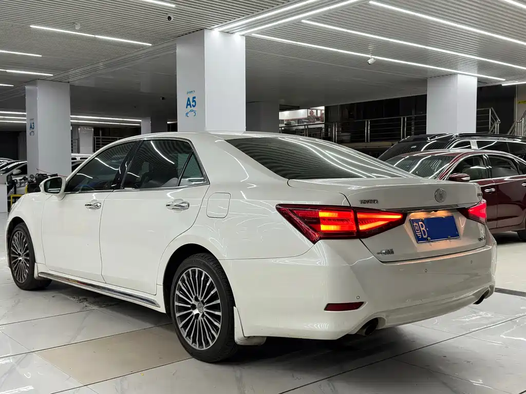 Toyota Crown — миниатюра 17