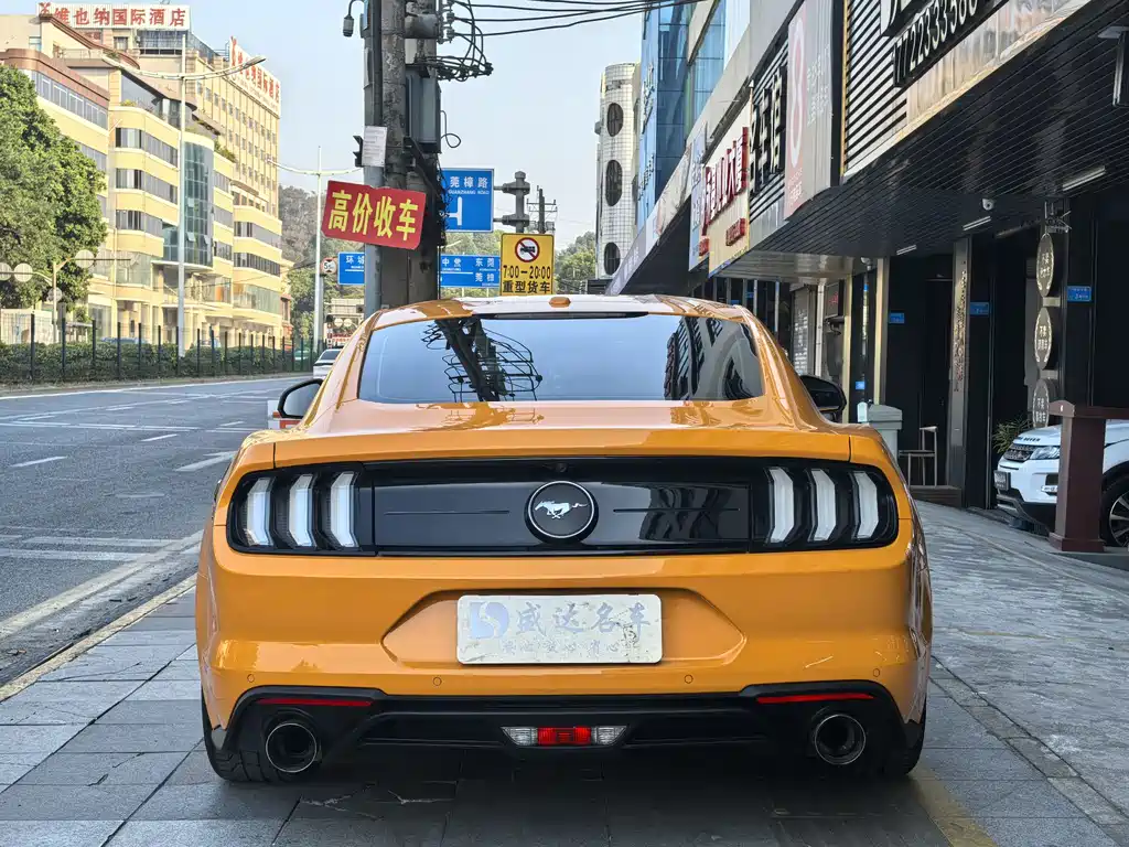 FORD MUSTANG