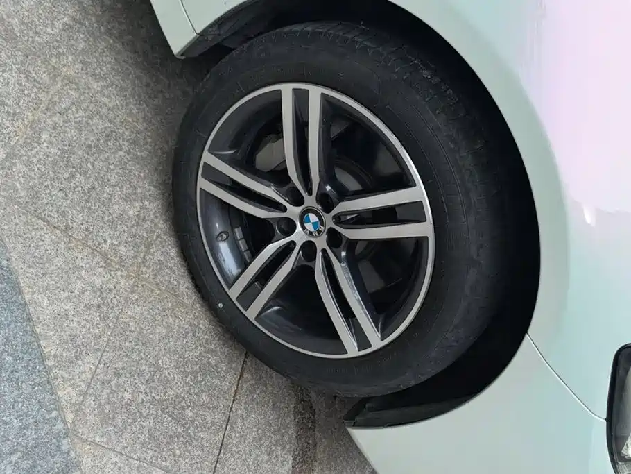BMW 5 Series — миниатюра 6