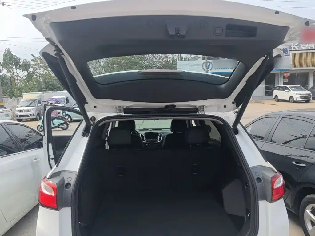 Chevrolet Equinox — миниатюра 19
