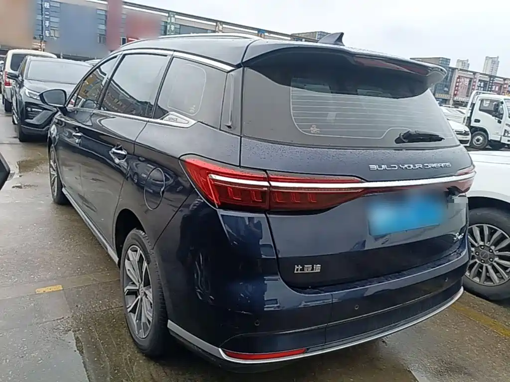BYD MAX — миниатюра 5