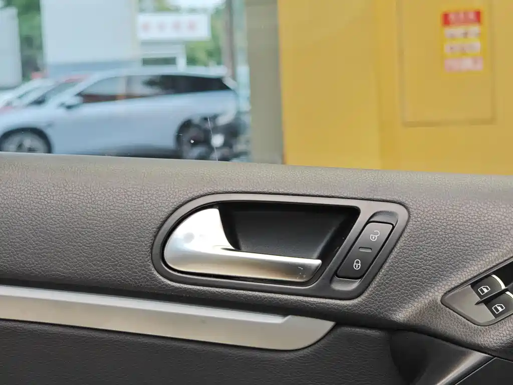 Volkswagen Tiguan 2015 1.8TSI AT Comfort