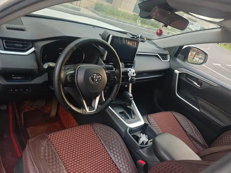 Toyota RAV4 — миниатюра 12