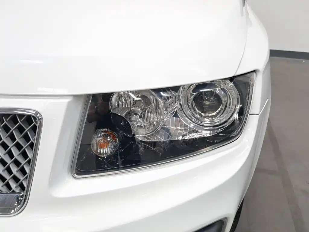 Jeep Compass (Import) — миниатюра 7