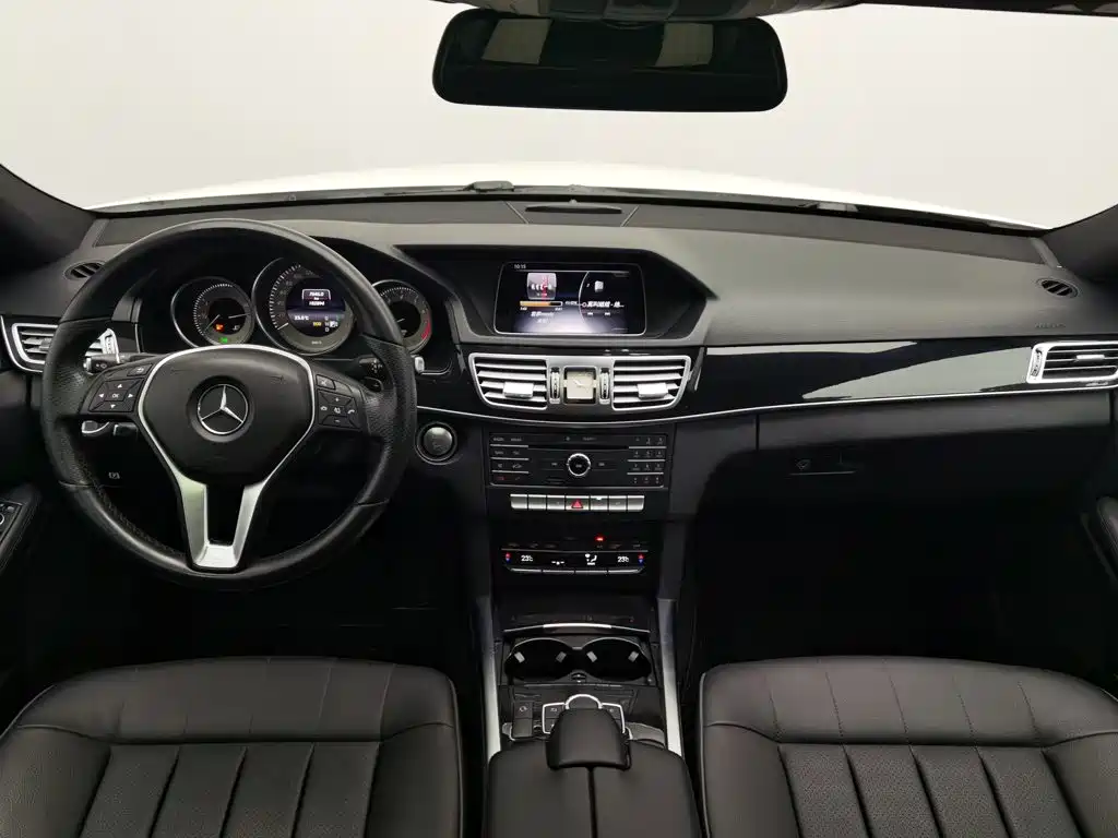 Mercedes-Benz E-Class — миниатюра 5