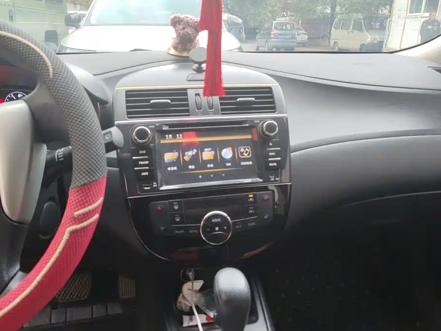 Nissan Tiida — миниатюра 13
