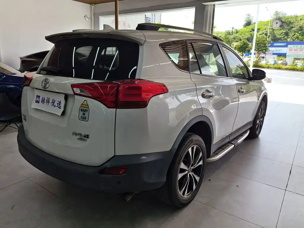 Toyota RAV4 — миниатюра 12