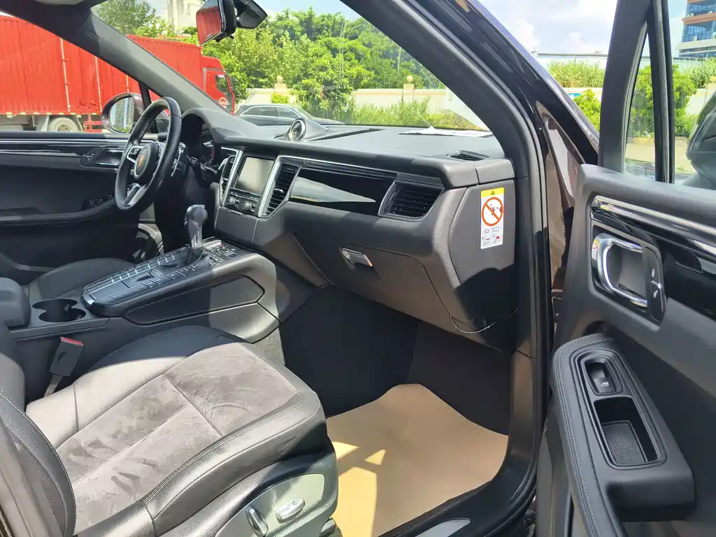 Porsche Macan — миниатюра 9