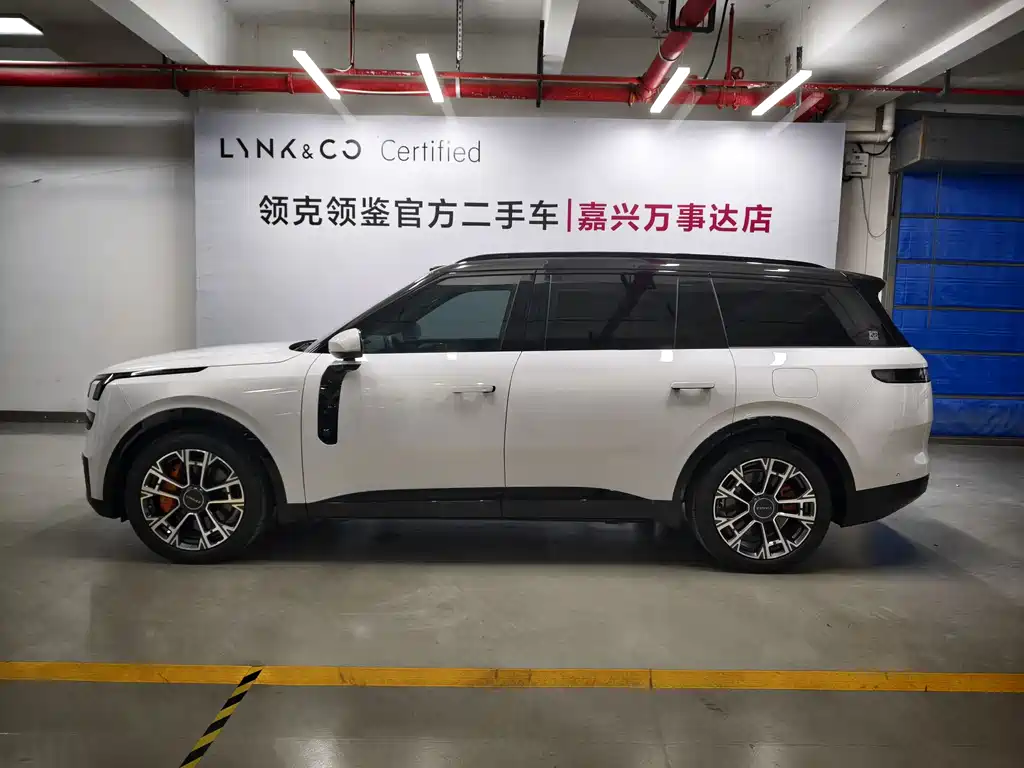 LYNK & CO 900