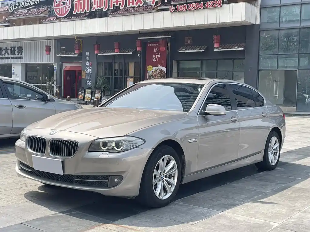 BMW 5 Series — миниатюра 3