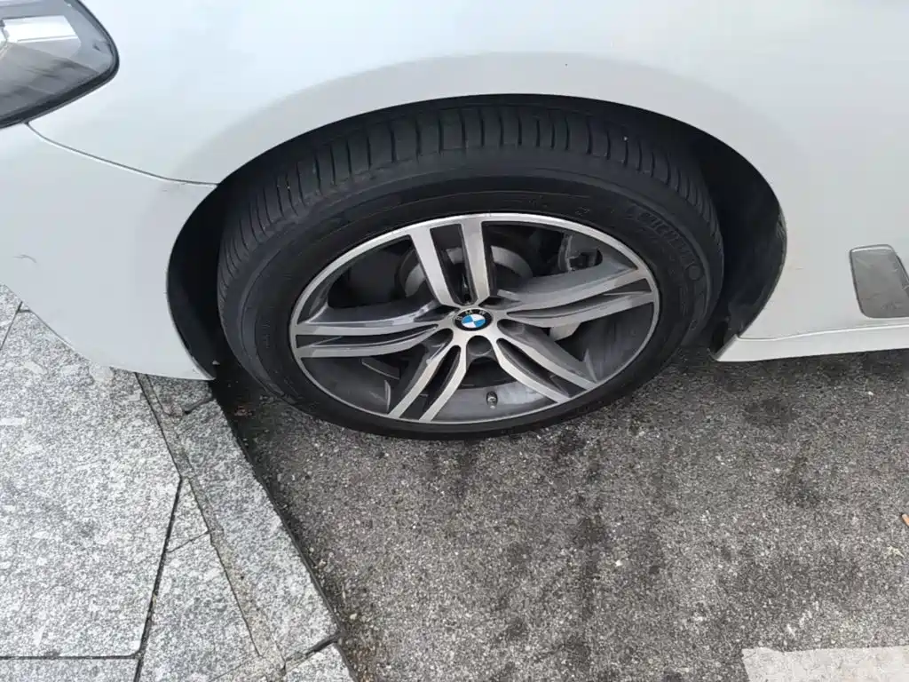 BMW 5 Series — миниатюра 23
