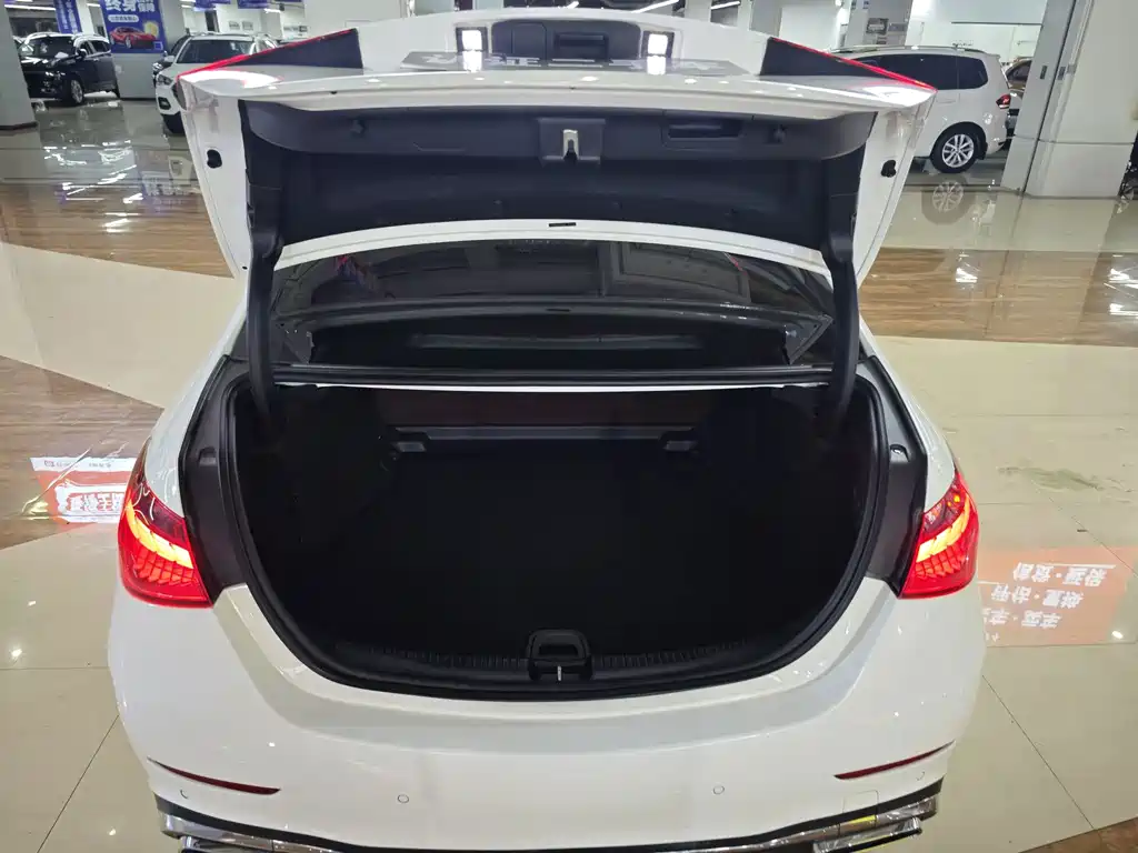 Mercedes-Benz C-Class — миниатюра 11