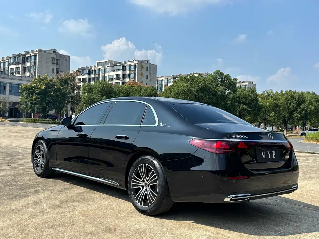 Mercedes-Benz E-Class — миниатюра 5