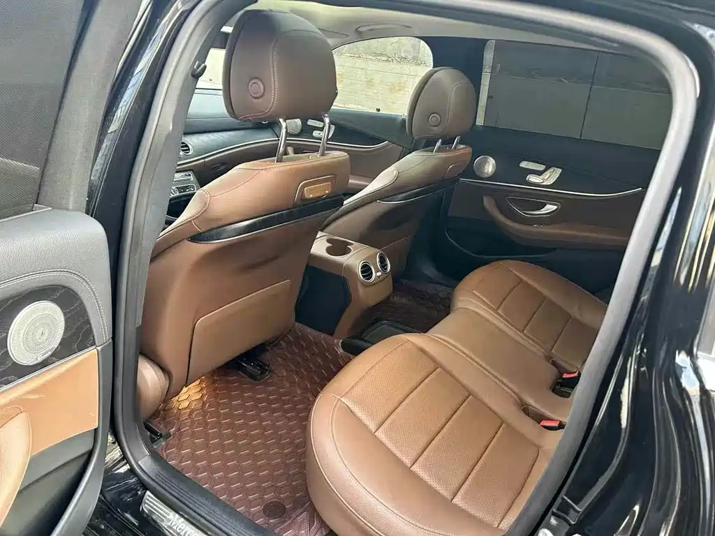 Mercedes-Benz E-Class — миниатюра 6